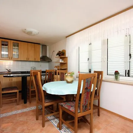 And By The Sea - 5085 Guest house 3*